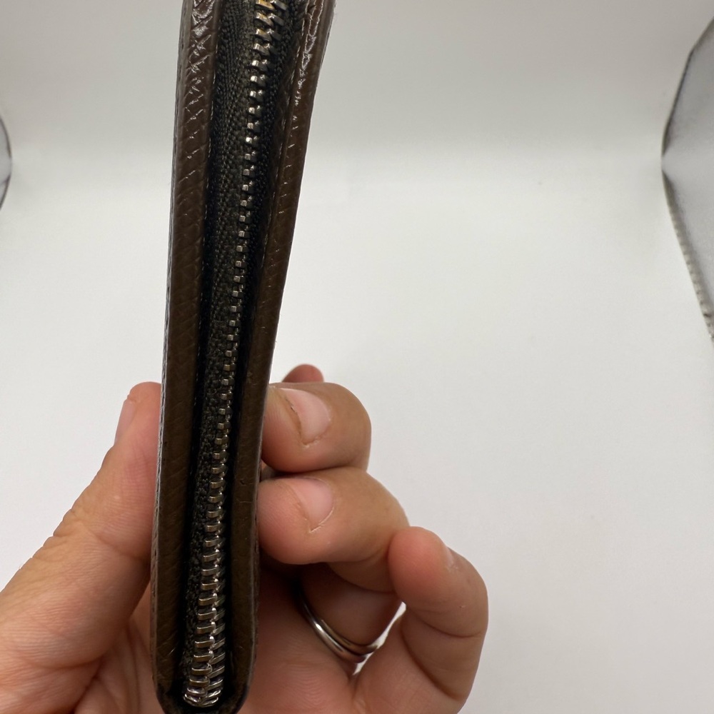 Louis Vuitton Taiga Leather Men’s zippy Wallet CA5112 - Picture 11 of 12